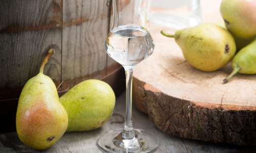 Hochwertiger Fruchtbrand mit edlem Etikett