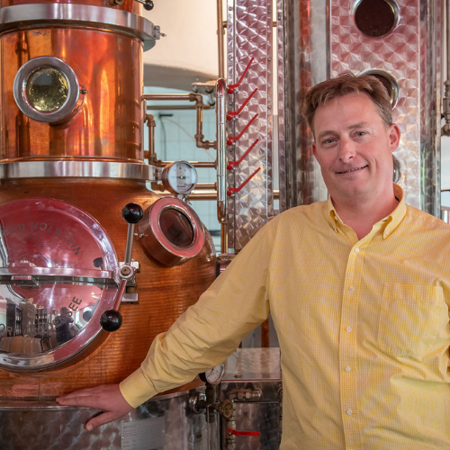 Edler Brand mit goldener Verpackung und Siegel