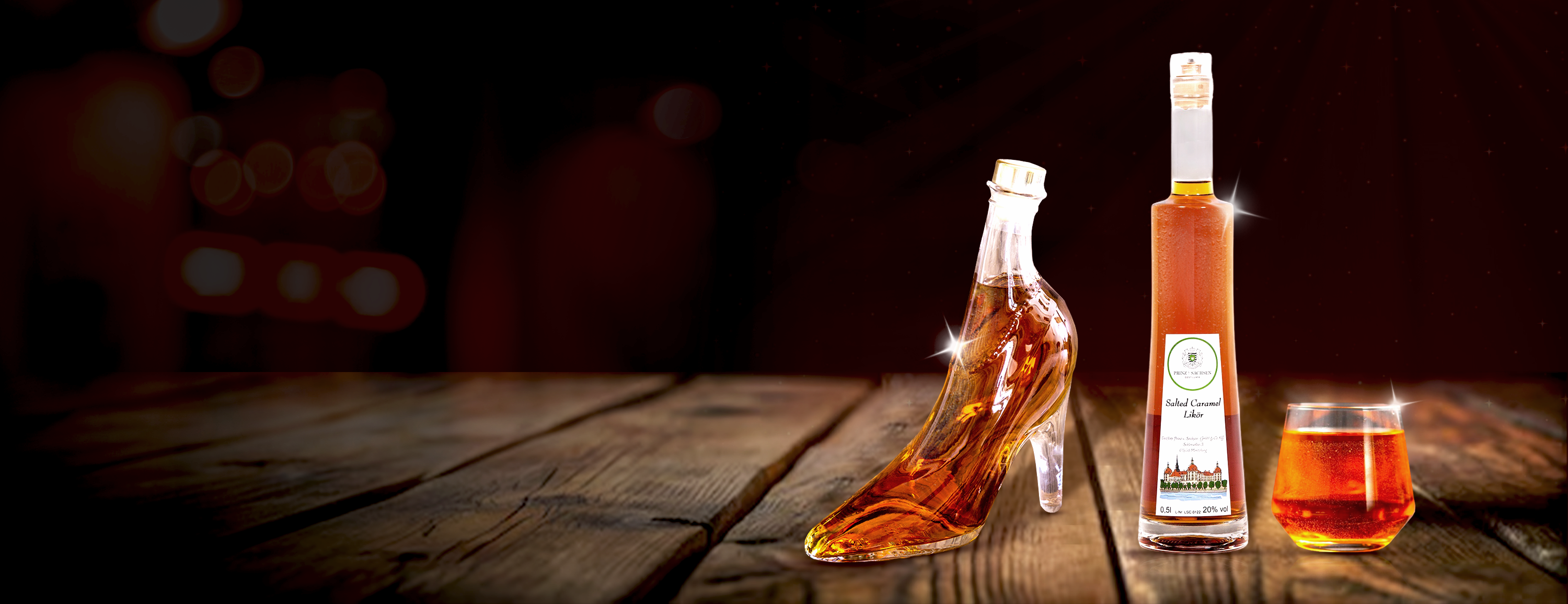 Auswahl edler Liköre in stilvoller Präsentation